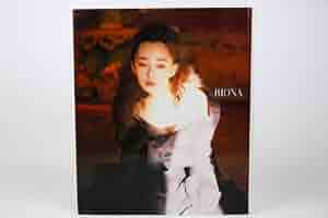 Amazon.co.jp: RIONA 写真集 初版 RIONA 葉月里緒奈 写真集 1998
